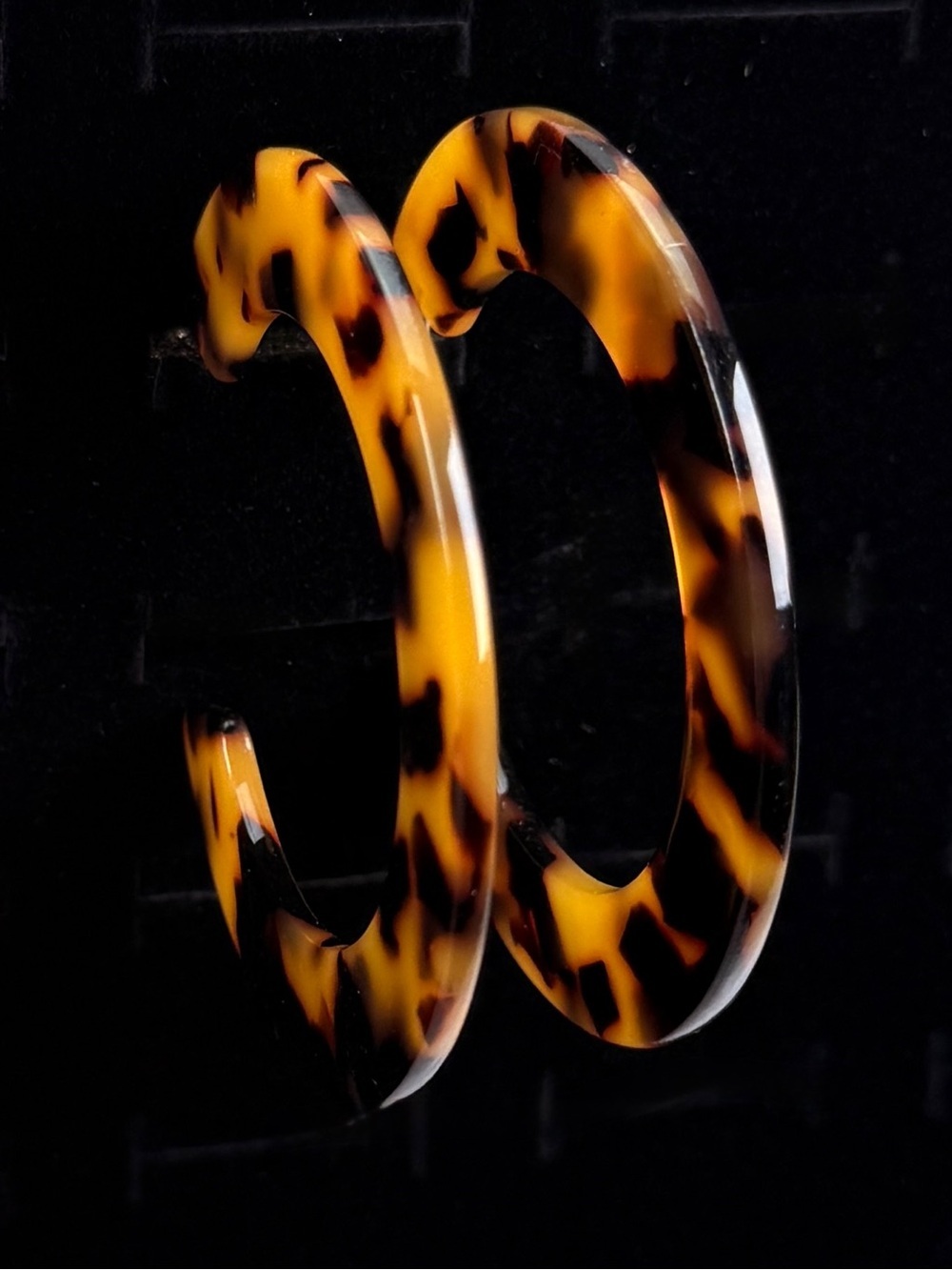 Vintage Lucite Brown Black Tortoise Shell Thin Hoop Pierced Earrings